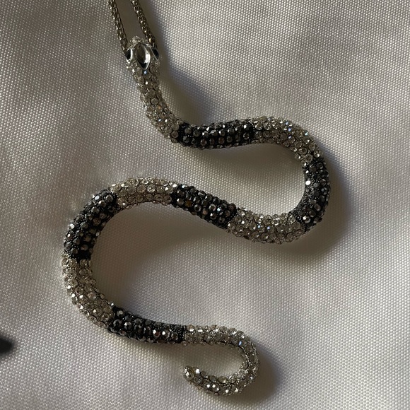 Taylor Swift Snake Pendant - Picture 2 of 3